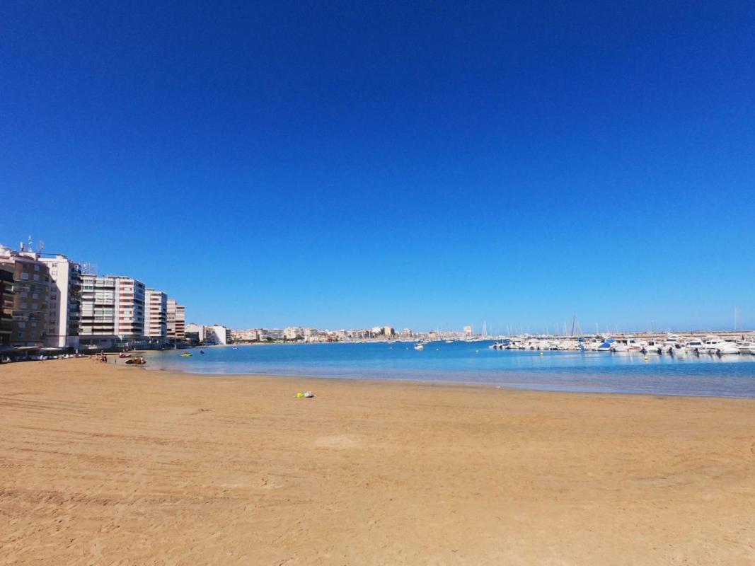 Apartamento en Torrevieja a 50m playa Bagian luar foto